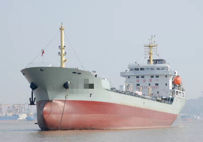 2021年-8800吨-油船