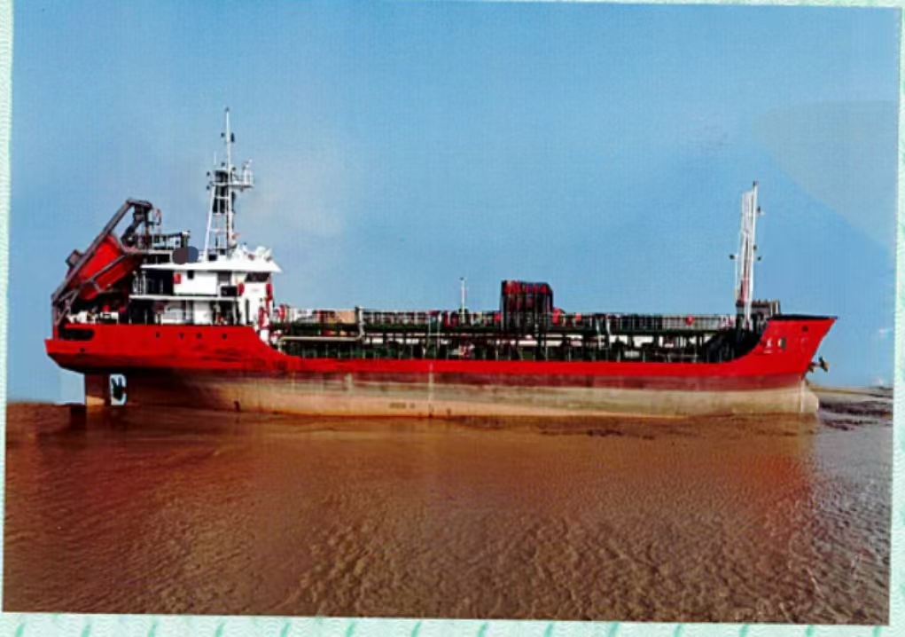 2025-600吨 一级油船