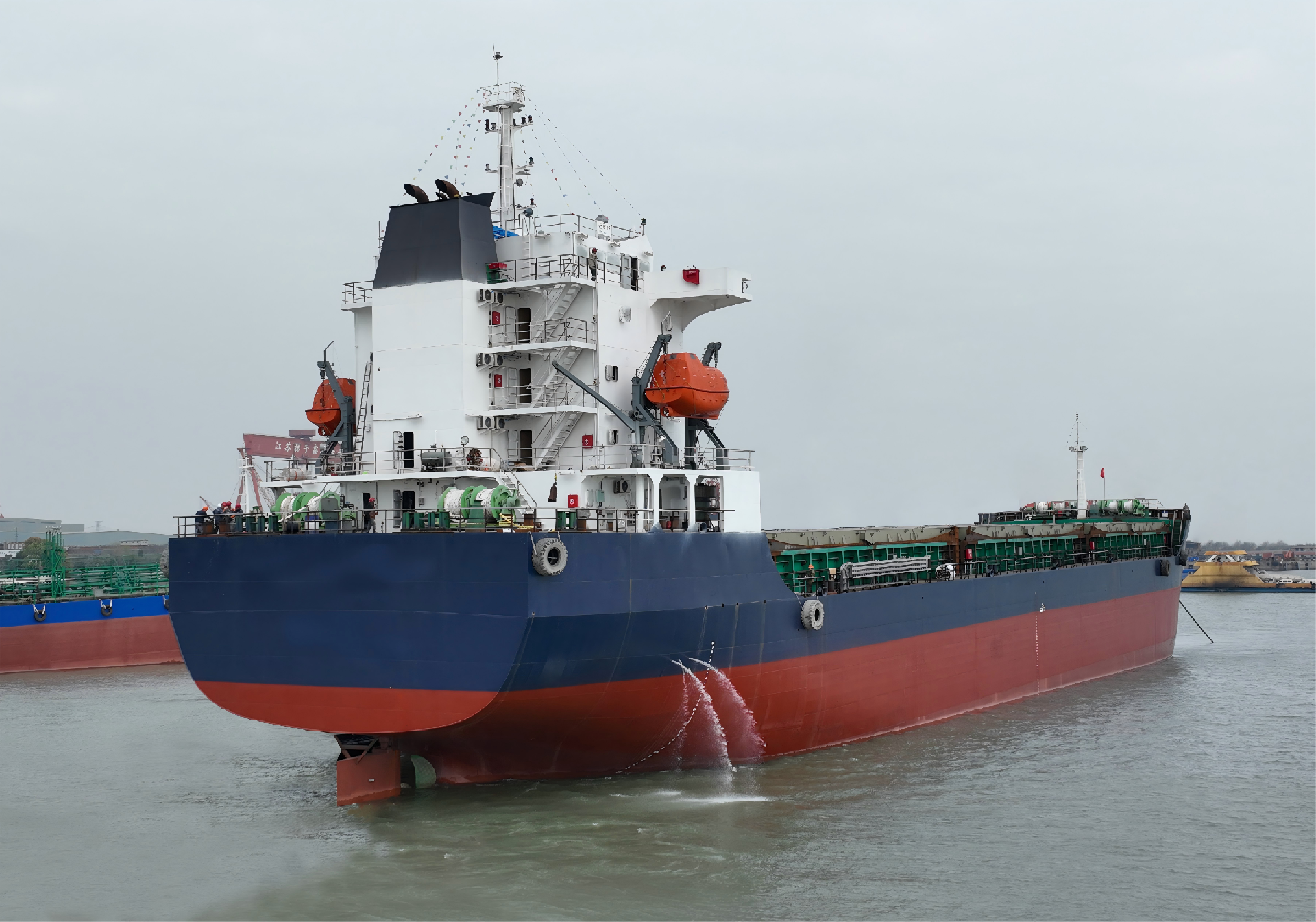 2023年-13700吨-散货船